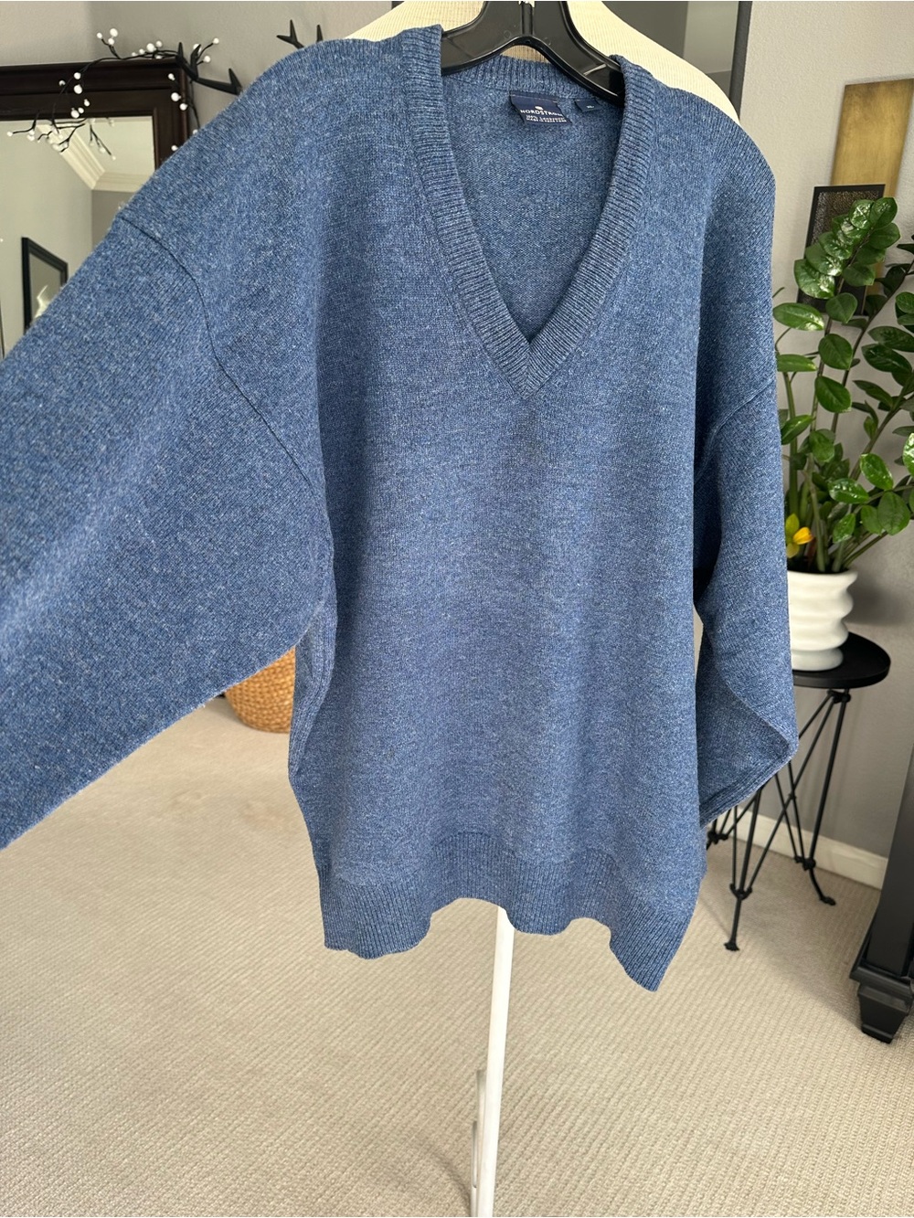 Nordstrom Men's V-Neck Sweater in Heathered Blue - Picture 3 of 11